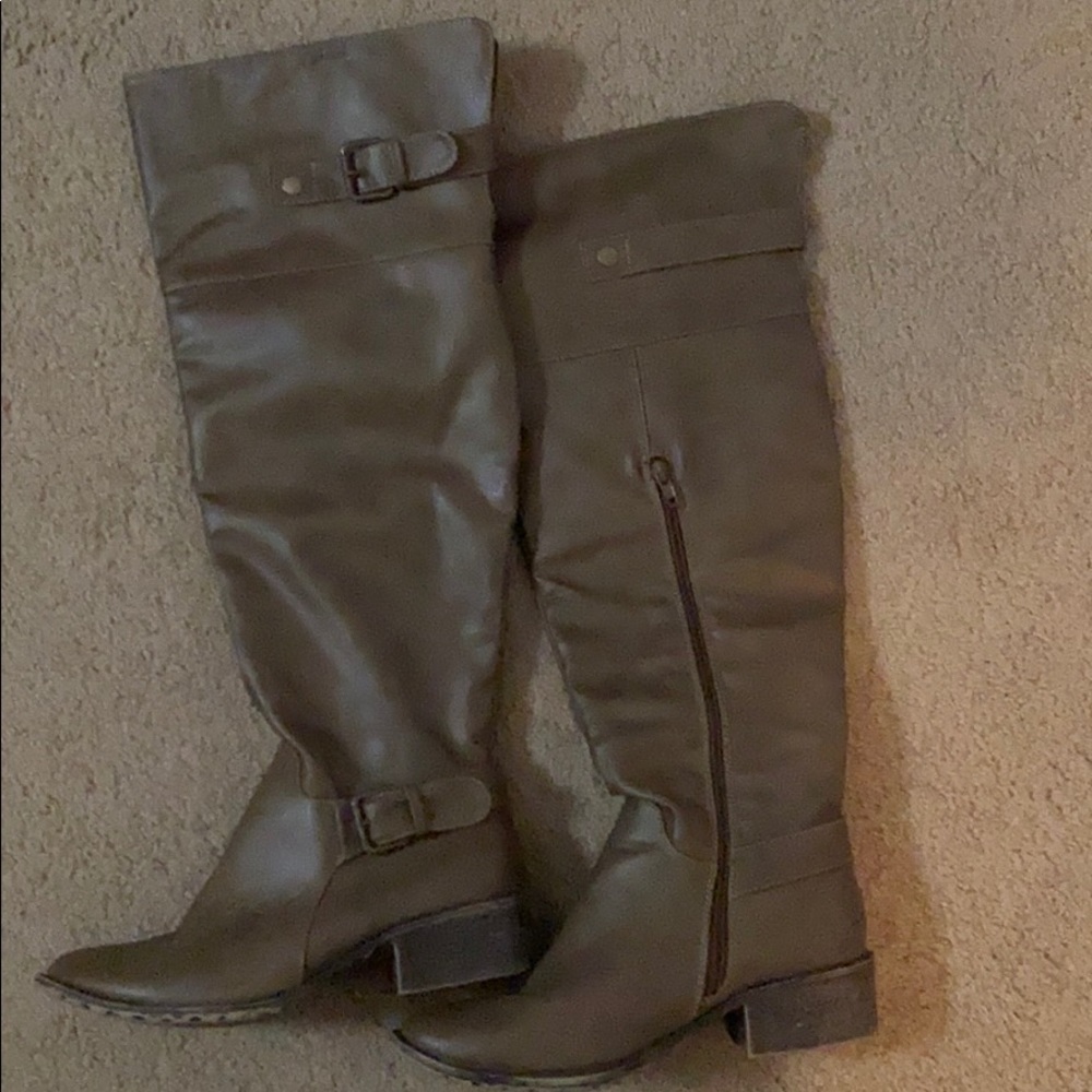 Cute brown boots